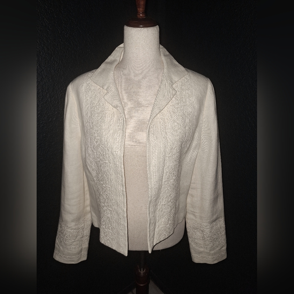 Ellen Tracy Cream Blazer with Textured Detailing